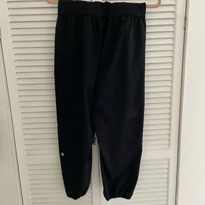Lululemon crop joggers black